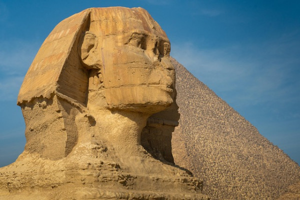Cairo – Pyramids & Grand Egyptian Museum Bus